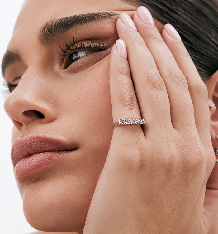 SIGNET RING VICTORIA PINKY DIAMONDS RING