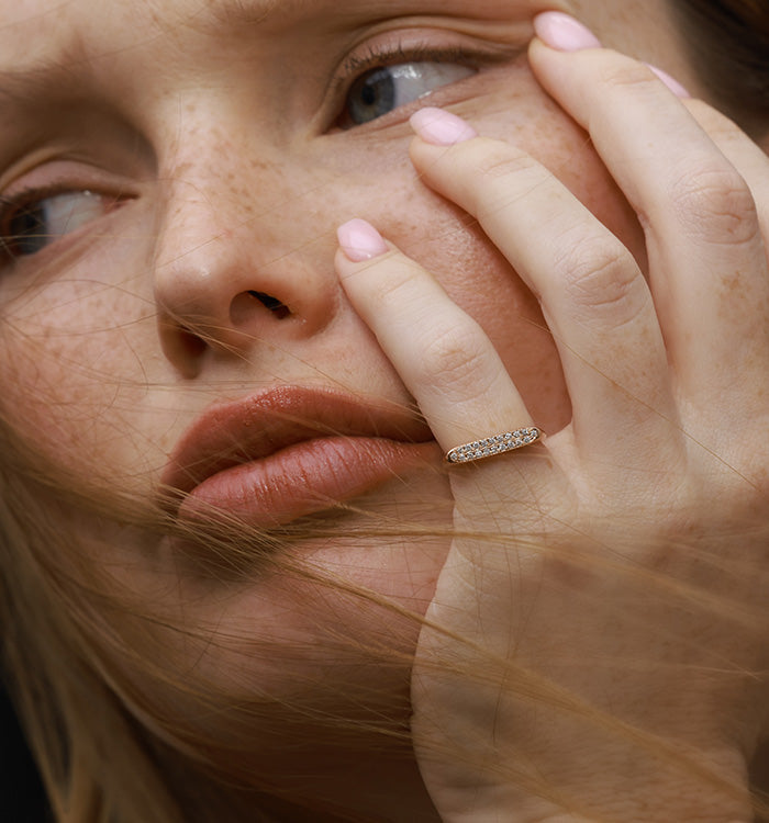 SIGNET RING VICTORIA PINKY DIAMONDS RING