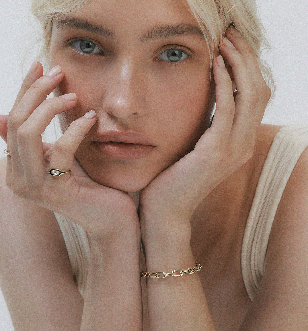 SIGNET RING PINKY OVAL DIAMONDS RING